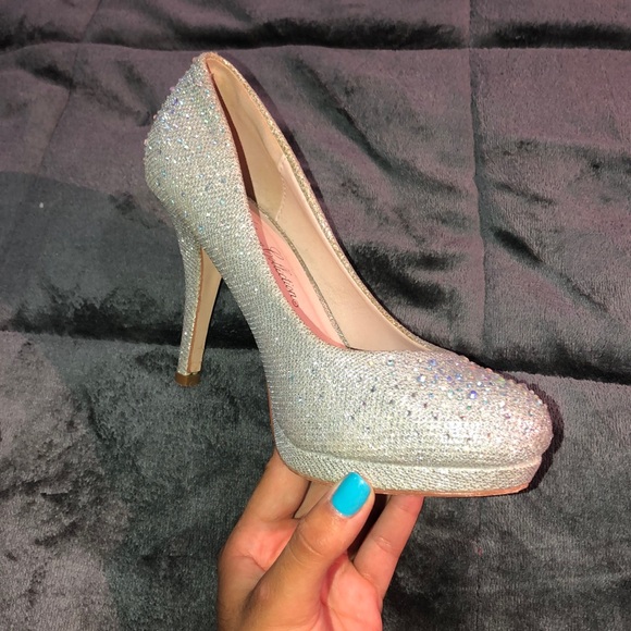 Bedazzled silver heels - Picture 5 of 5